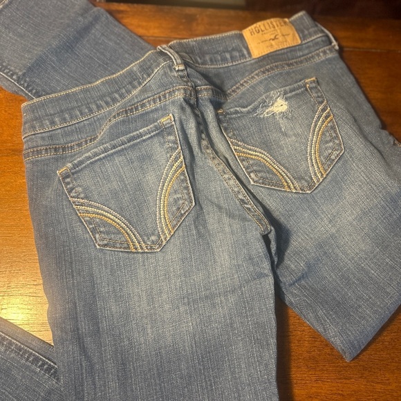 Hollister Women's Blue Distressed Skinny Jeans - Picture 2 of 4